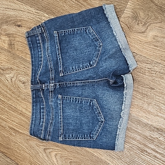 So brand low rise Favorite Midi size 5 distressed shorts - Picture 4 of 4